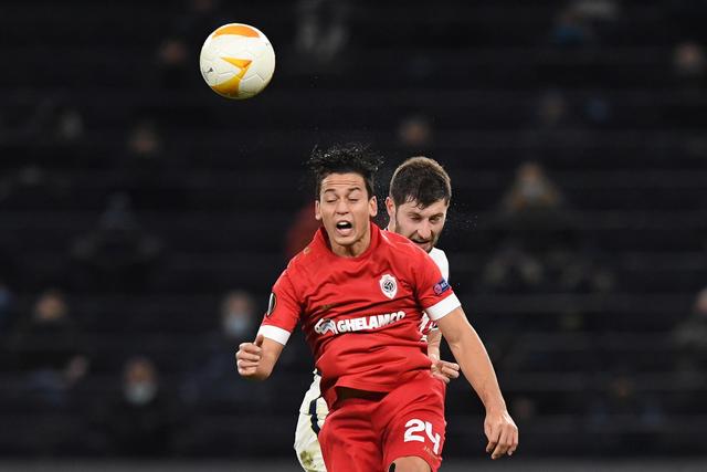 小卡缺阵哈登末节超神 快船力克独行侠追至2-2