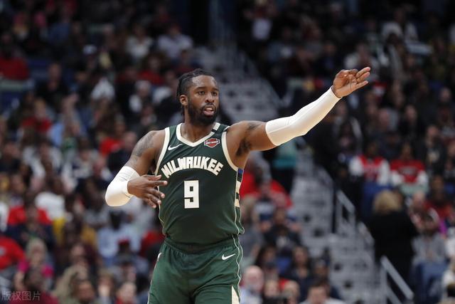 弗格34分辽宁大胜首钢 王哲林24分上海胜宁波